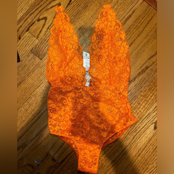 NWT We Are HAH Comin in HAHt Lace Bodysuit in Burnt Orange Lace Size Small - Picture 9 of 9